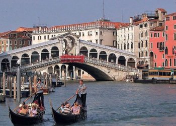 İtalya AB’den gelen turistlere 5 gün karantina uygulayacak