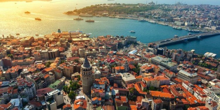 Covid İngilterede otel karantinasından kaçınmak isteyen yolcular Türkiye üzerinden seyahat ediyor