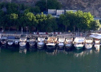 Turizmin Küçük Esnafı Olan Tekneciler Can Çekişiyor