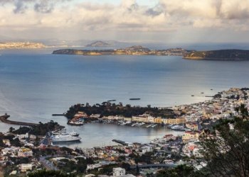 İtalya’nın Procida Adası’nda ikamet eden herkese koronavirüs aşısı yapıldı