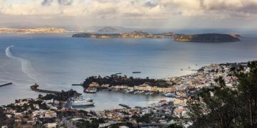 İtalya’nın Procida Adası’nda ikamet eden herkese koronavirüs aşısı yapıldı