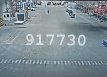 İstanbul Havalimanı’nda kargo binasının çatısı çöktü (Video)