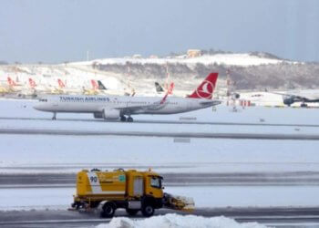 Olumsuz hava koşulları nedeniyle İstanbul Havalimanı’nda tüm seferler durduruldu