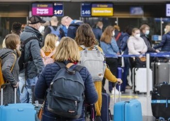 Avrupa Birliği Uçaklarda Maske Zorunluluğunu Kaldırdı