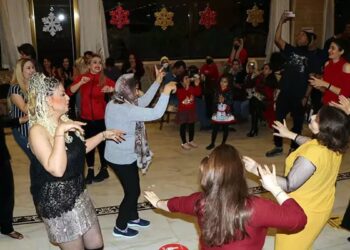 Van, İranlı turistlerin yeni gözdesi haline geldi. Van'da günlük kapasitesi 12 bin olan otellerde rezervasyonlar yüzde 100'e ulaştı.