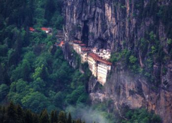 Doğa ve tarihin buluşma noktası: Sümela Manastırı