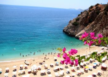 13 Kasım Pazartesi günü milyonlarca öğrenci ve öğretmen için ara tatil başlayacak. Ara tatille birlikte turizmde hareketlilik bekleniyor.