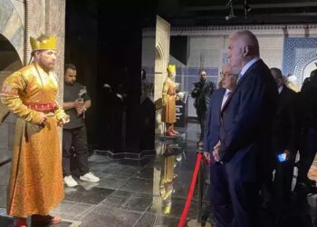 Kültür ve Turizm Bakanı Mehmet Nuri Ersoy, Konya’da "Türkiye Selçuklu Hanedan Sergisi"ni gezdi.