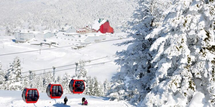 Türkiye'nin kış turizmi merkezlerinden olan Uludağ'da termal kaynak aranmaya başladı.