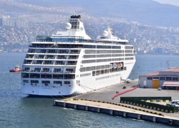 İzmir kruvaziyerlerin gözde destinasyonu oldu 11 2023 yılında 31 kruvaziyer ile 40 bine yakın misafiri ağırlayan İzmir’e 2024 için de büyük bir ilgi var.