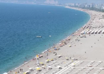 Türkiye ilk kez İspanya'nın önüne geçti 7 Kaan Kavaloğlu, turizmde 2024 yılı beklentilerini açıkladı. Açıklamada Türkiye’nin ilk kez erken rezervasyonda İspanya'nın önüne geçtiği belirtildi.