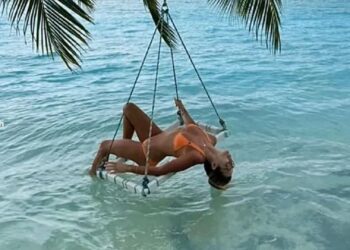 İngiliz şarkıcı ve oyuncu Amanda Holden, ailesiyle birlikte Maldivler tatiline çıktı. Amanda Holden yaptığı paylaşımlarla dikkat çekti.