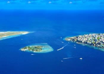 Maldivler hem lüks olanakları hem de ekonomik tesisleriyle dikkatleri üzerine çekiyor. Maldivler’e gidenlerin ziyaret etmesi gereken destinasyonlar...