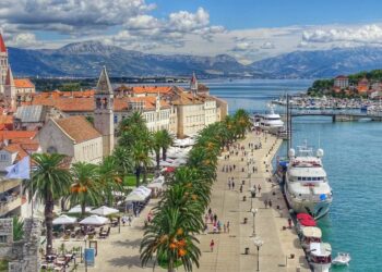Tatil için Avrupa’da doğası ve tarihi dokusuyla dikkat çeken bir destinasyon arayanların ilk tercihlerinden biri Hırvatistan oluyor.
