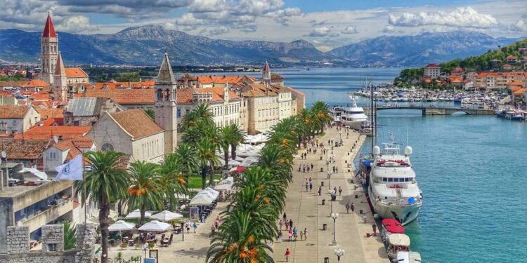 Tatil için Avrupa’da doğası ve tarihi dokusuyla dikkat çeken bir destinasyon arayanların ilk tercihlerinden biri Hırvatistan oluyor.