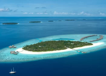 Son yılların en çok tercih edilen tatil destinasyonlarından olan Maldivler'de bazı adaların kendi saat dilimleri olduğunu biliyor muydunuz?