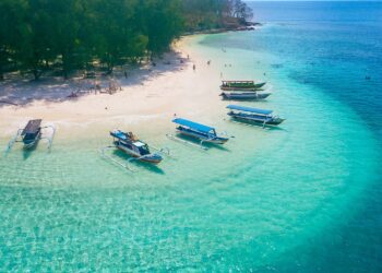 Bali, Endonezya'nın en ünlü tatil destinasyonudur. Gelin bu adayı daha yakından tanıyalım.