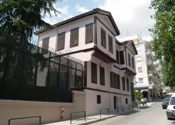 Selanik, tarihi ve kültürel mirasıyla ziyaretçilerini büyülüyor. Atatürk’ün doğduğu bu şehir, Türk turistler için özellikle anlamlı.