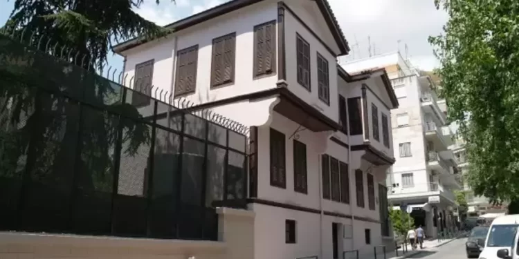 Selanik, tarihi ve kültürel mirasıyla ziyaretçilerini büyülüyor. Atatürk’ün doğduğu bu şehir, Türk turistler için özellikle anlamlı.
