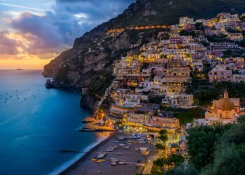 Akdeniz'in incisi Capri Adası’nda, tarih, doğa ve kültürü bir arada yaşatan Capri Turu ile unutulmaz bir tatil deneyimi sizi bekliyor.