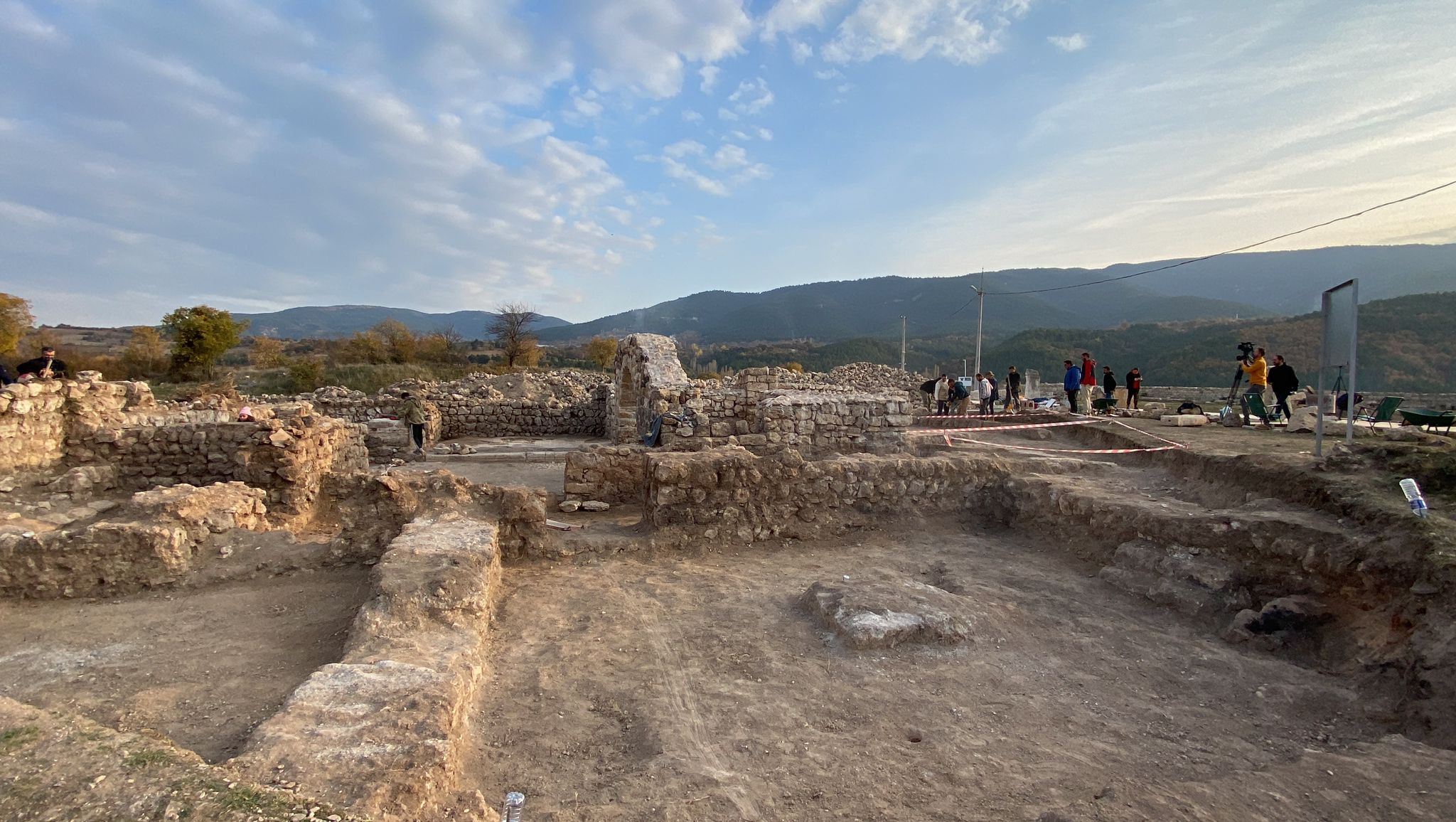 Hadrianopolis Antik Kenti’nde Hz. Süleyman Tasvirli Nadir Kolye Bulundu: Anadolu Arkeolojisinde Bir İlk 5 hadrianopolis antik kenti 1