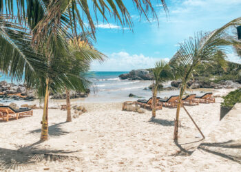 Meksika’nın Karayip sahillerinde yer alan Tulum, büyüleyici doğası, antik kalıntıları ve benzersiz kültürel aktiviteleriyle dikkat çekiyor.