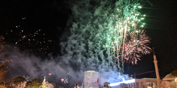 Tiran, Arnavutluk’un başkenti ve kültürel merkezi olarak ziyaretçilerine eşsiz bir deneyim sunuyor.