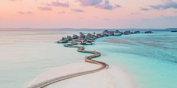 Eşsiz güzellikteki adaları, beyaz kumlu plajları ve zengin kültürel mirasıyla Maldivler ve Sri Lanka, birbirini tamamlayan iki egzotik tatil destinasyonu.