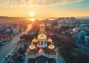 Liman şehri Varna, doğal güzellikleri, tarihi dokusu ve kültürel zenginlikleriyle her yaştan ziyaretçiyi kendine çekiyor.