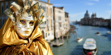 Venedik Karnavalı her yıl şubat veya mart aylarında Venedik'te düzenlenen, maskeler ve özel kıyafetlerle kutlanan bir festivaldir.