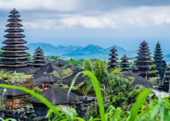 Bali: Egzotik Cennette Unutulmaz Bir Tatil Deneyimi 11 Tropikal doğası, altın kumlu plajları, mistik tapınakları ve ruhu besleyen atmosferiyle Bali, dünyanın en gözde tatil destinasyonlarından biri.