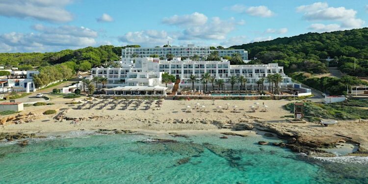 Balear Adalarındaki ilk Riu Palace açıldı 1 Riu Palace La Mola