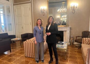 Ekümenik Patrik Bartholomeos , Stella Biziou ve Georgina Soultanopoulou bir araya geldiler