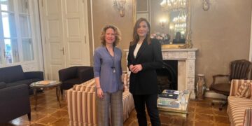 Ekümenik Patrik Bartholomeos , Stella Biziou ve Georgina Soultanopoulou bir araya geldiler