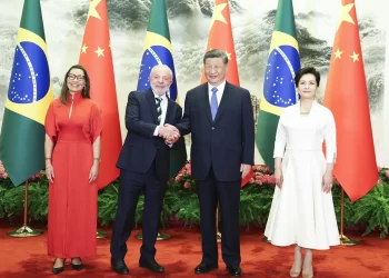 Latin Amerika ile ilişkilerde yeni dönem Çin'den Latin Amerika hamlesi: Beş ülkeye vizesiz giriş izni 8 Çin, Brezilya, Arjantin, Şili, Peru ve Uruguay vatandaşlarına 1 yıl süreyle 30 gün vizesiz giriş hakkı tanıyacağını duyurdu.