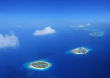 Maldivler deniz seviyesi yükselmesi ve okyanusların ısınması nedeniyle ciddi bir varoluş kriziyle karşı karşıya...