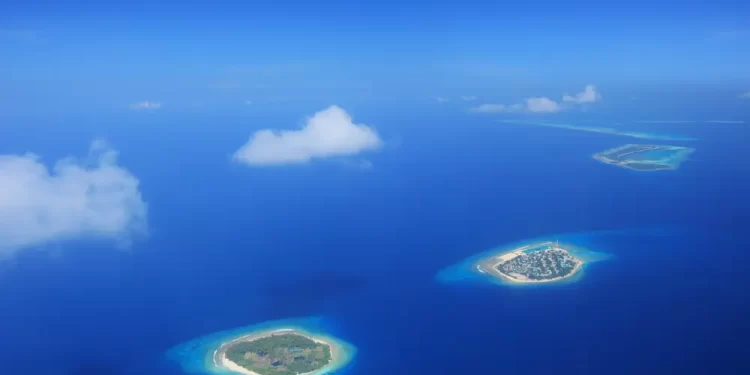 Maldivler deniz seviyesi yükselmesi ve okyanusların ısınması nedeniyle ciddi bir varoluş kriziyle karşı karşıya...