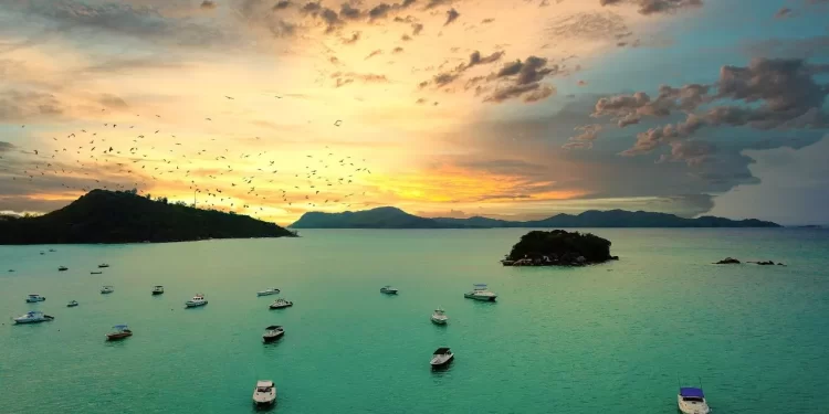 Cennet gibi plajları ve eşsiz doğasıyla tanınan Seyşeller’e giden tatilciler için hem kaçırılmaması gerekenler hem de uzak durulması gerekenler var.