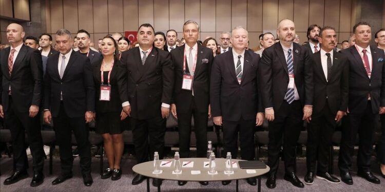 TÜRSAB Genel Kurulu'ndan birlik mesajı 1 TÜRSAB Başkanı Firuz Bağlıkaya, olağanüstü genel kurulda taşınmazların geri alınması kararının oybirliğiyle alındığını belirtti.