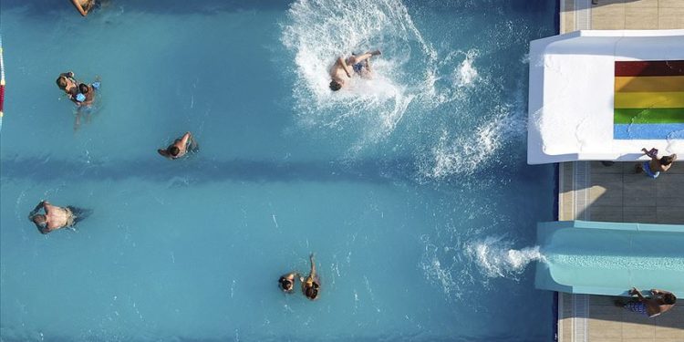 mahkemeden otel kapatma kararina dur