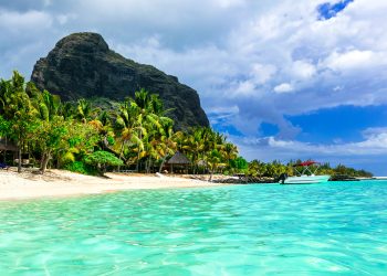 Mauritius’ta keşfedilecek 10 unutulmaz deneyim 13 Mauritius; bembeyaz kumsalları, turkuaz suları, lüks otelleri ve kültürel zenginlikleriyle unutulmaz bir tatil deneyimi sunuyor.