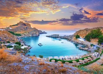 Rodos Adası’nda tatil neden bu kadar özel? 8 Rodos Adası köklü tarihi, saklı köyleri, doğal güzellikleri ve geleneksel lezzetleriyle de Akdeniz’in en etkileyici tatil duraklarından biri.