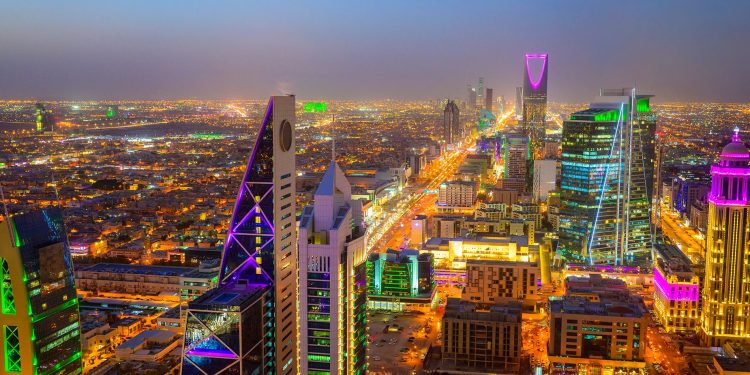 Suudi Arabistan yaz sezonuna hızlı başladı: E-vize başvuruları açıldı 1 Ziyaretçi trafiğini artırmak ve turizm gelirlerini çeşitlendirmek isteyen Suudi Arabistan, 2025 yaz sezonuna iddialı bir başlangıç yaptı