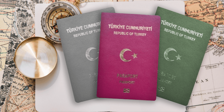 Türk pasaportu yükselişte! 36. sıraya çıktı 1 Arton Capital’in 2025 güncel Passport Index verilerine göre Türkiye, son yılların en iyi performansını göstererek 36. sıraya yükseldi.