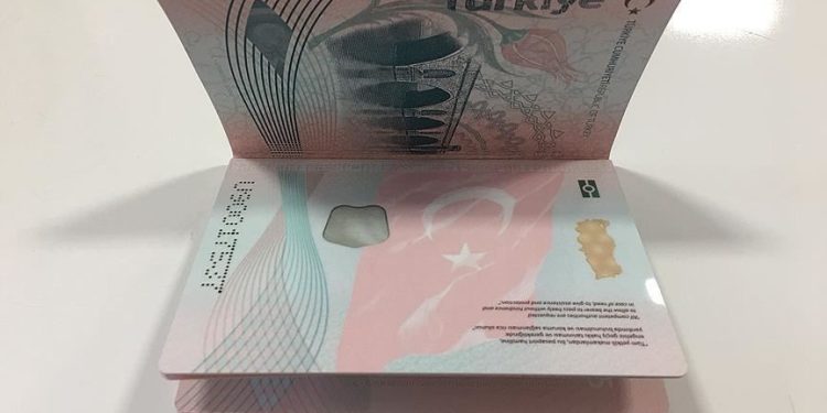 Schengen vizesi başvurularında yaşanan randevu sıkıntısı ve gecikmeler, yurt dışında eğitim planı yapan öğrencilerin geleceğini tehdit ediyor.