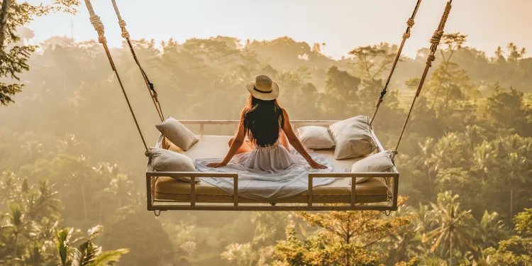 2025’in yeni tatil trendi: Uyku turizmi 1 Pandemi sonrası yükselişe geçen "uyku turizmi", 2025'te seyahat dünyasının en dikkat çeken trendi olmaya hazırlanıyor.