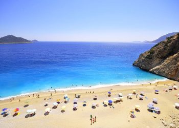 Antalya’dan yeni turizm rekoru 7 Mehmet Nuri Ersoy, Antalya’ya 104 bin 359 yabancı turistin giriş yaptığını ve en yüksek günlük ziyaretçi rekorunun kırıldığını duyurdu.