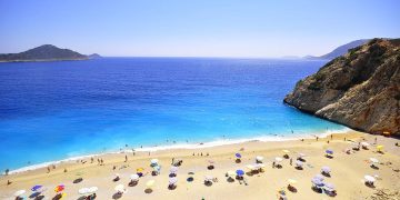 Mehmet Nuri Ersoy, Antalya’ya 104 bin 359 yabancı turistin giriş yaptığını ve en yüksek günlük ziyaretçi rekorunun kırıldığını duyurdu.