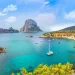 Ibiza, yalnızca elektronik müzik tutkunlarının değil; doğaseverlerin, tarih meraklılarının ve çocuklu ailelerin de radarında.