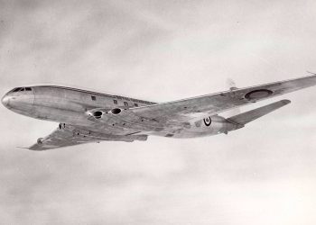 Dünyanın ilk jet yolcu uçağı müzede sergileniyor